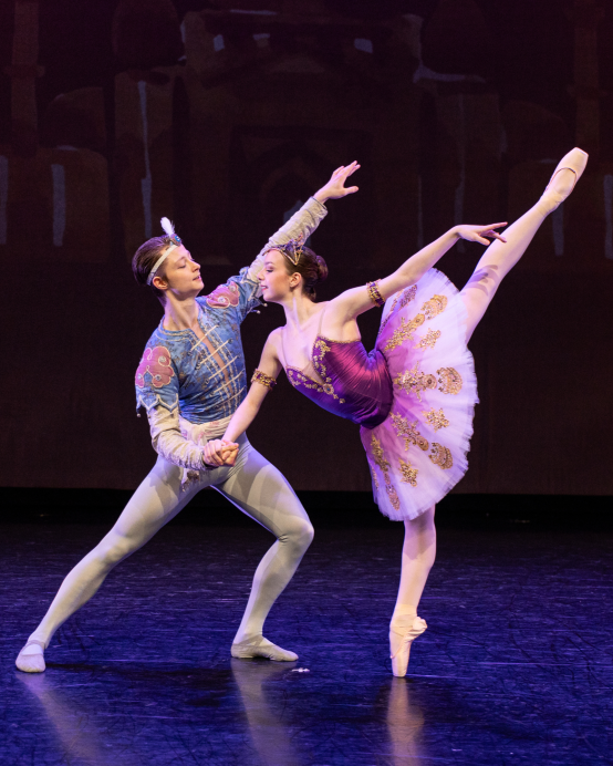 Two Dancers in Momentum